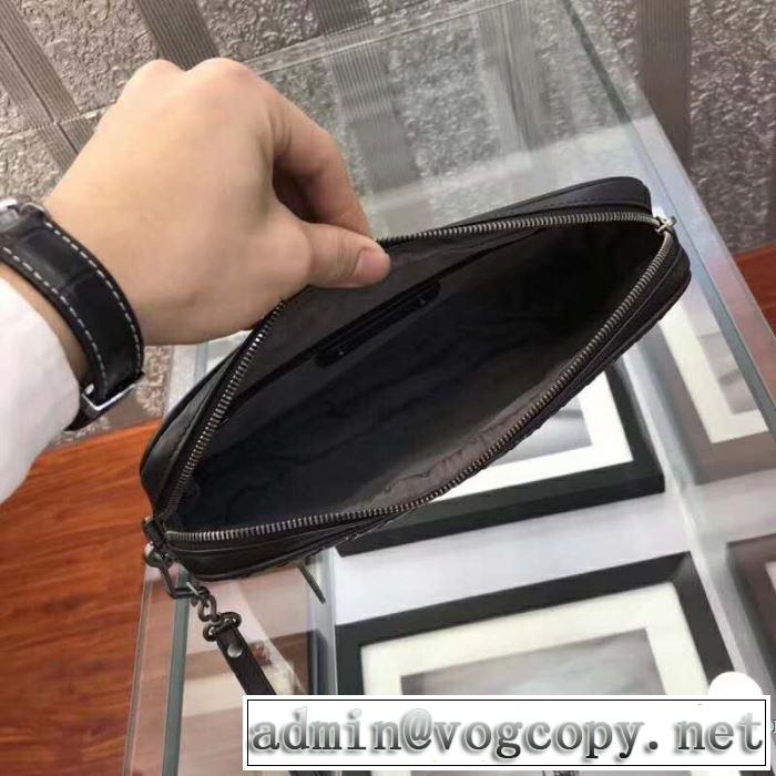 大人カジュアル夏ファッション2019 今流行のストリート上品 ボッテガ ヴェネタ BOTTEGA VENETA ポーチ