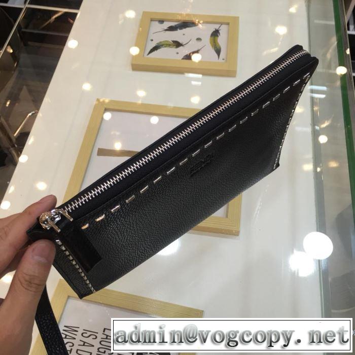 ポーチ フェンディ FENDI ポーチ 大人カジュアル夏ファッション2019 夏先に大活躍する