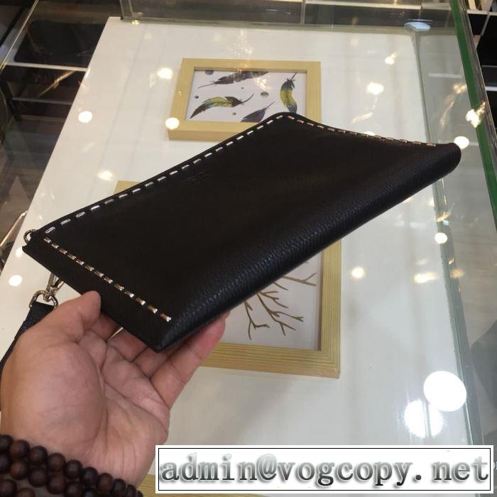 ポーチ フェンディ FENDI ポーチ 大人カジュアル夏ファッション2019 夏先に大活躍する