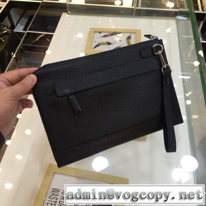 ポーチ フェンディ FENDI ポーチ 大人カジュアル夏ファッション2019 夏先に大活躍する