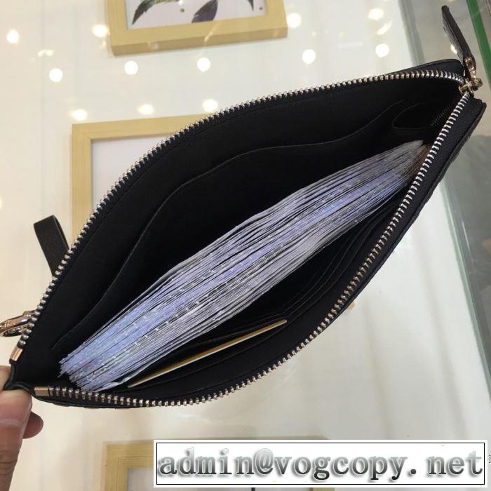 ポーチ フェンディ FENDI ポーチ 大人カジュアル夏ファッション2019 夏先に大活躍する