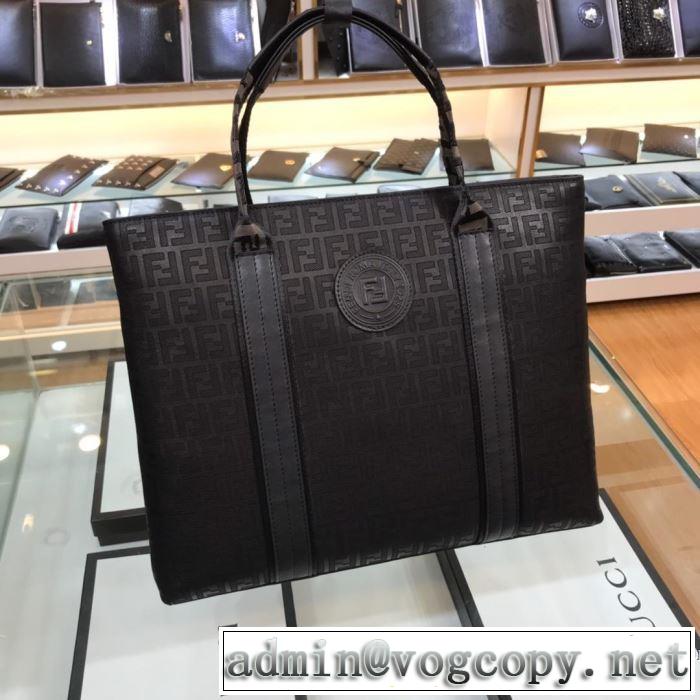 ハンドバッグ 大人っぽさや重厚感をカジュアル　フェンディとにかく暖かい防寒着おすすめ　FENDI　2019/2020年最新のブランド新品