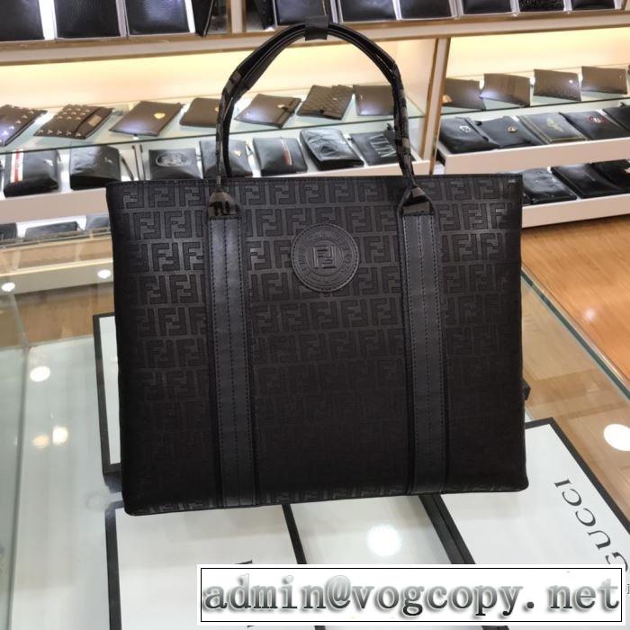 ハンドバッグ 大人っぽさや重厚感をカジュアル　フェンディとにかく暖かい防寒着おすすめ　FENDI　2019/2020年最新のブランド新品