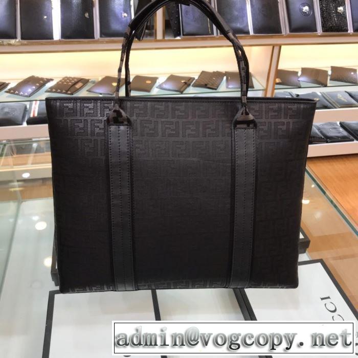 ハンドバッグ 大人っぽさや重厚感をカジュアル　フェンディとにかく暖かい防寒着おすすめ　FENDI　2019/2020年最新のブランド新品