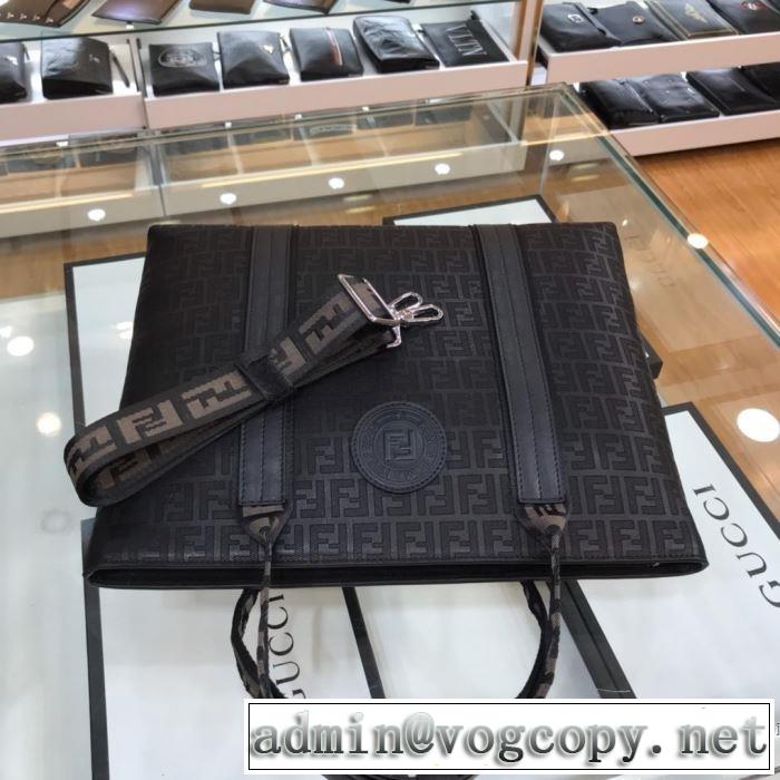 ハンドバッグ 大人っぽさや重厚感をカジュアル　フェンディとにかく暖かい防寒着おすすめ　FENDI　2019/2020年最新のブランド新品
