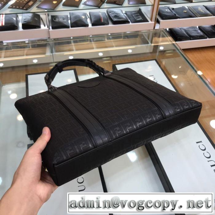 ハンドバッグ 大人っぽさや重厚感をカジュアル　フェンディとにかく暖かい防寒着おすすめ　FENDI　2019/2020年最新のブランド新品