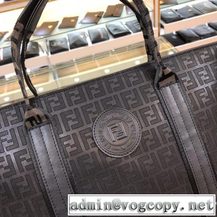 ハンドバッグ 大人っぽさや重厚感をカジュアル　フェンディとにかく暖かい防寒着おすすめ　FENDI　2019/2020年最新のブランド新品