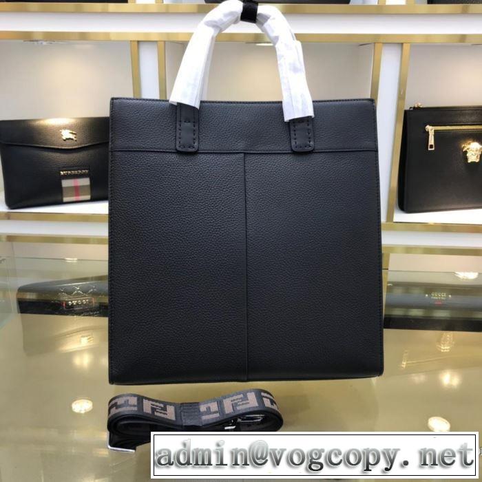 お洒落が楽しめる秋冬新品　フェンディ FENDI 2019-20秋冬ファッションを楽しみ　ハンドバッグ　バランスの取れたコーデスタイル