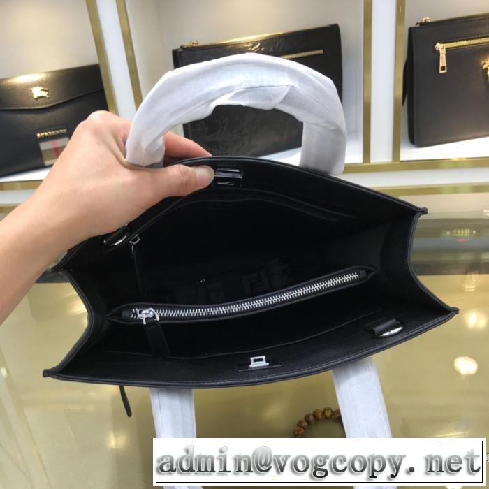 お洒落が楽しめる秋冬新品　フェンディ FENDI 2019-20秋冬ファッションを楽しみ　ハンドバッグ　バランスの取れたコーデスタイル