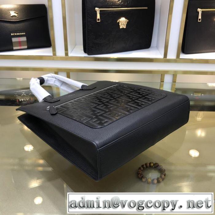 お洒落が楽しめる秋冬新品　フェンディ FENDI 2019-20秋冬ファッションを楽しみ　ハンドバッグ　バランスの取れたコーデスタイル