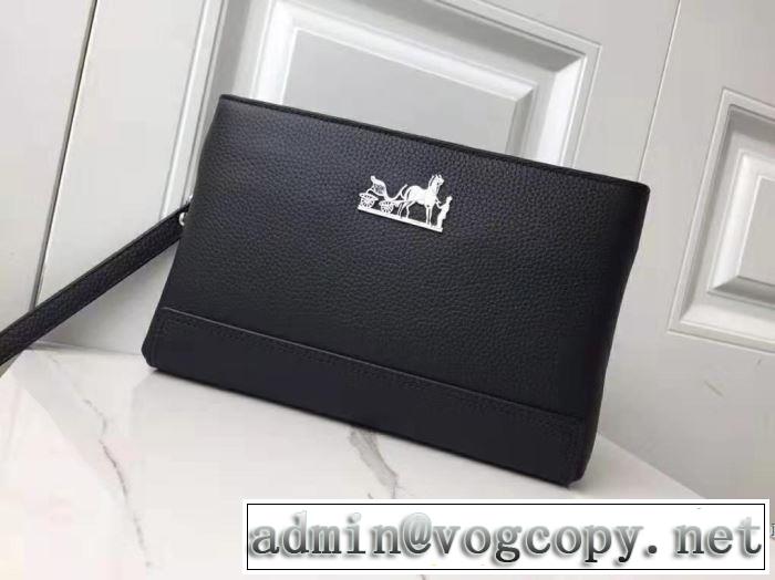 秋ファションのトレンド エルメス2019秋に注目したい  HERMES おしゃれさんはいち早く取り ポーチ 一番おしゃれ秋冬トレンド