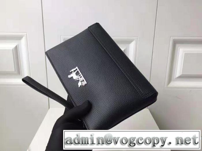 秋ファションのトレンド エルメス2019秋に注目したい  HERMES おしゃれさんはいち早く取り ポーチ 一番おしゃれ秋冬トレンド