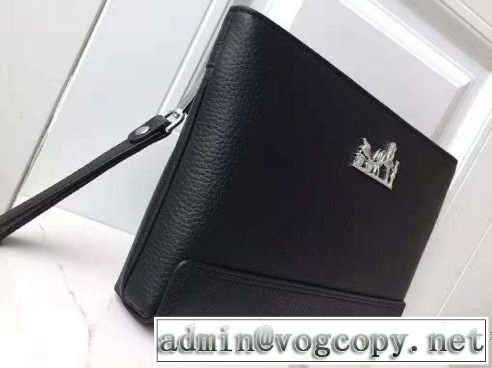 秋ファションのトレンド エルメス2019秋に注目したい  HERMES おしゃれさんはいち早く取り ポーチ 一番おしゃれ秋冬トレンド