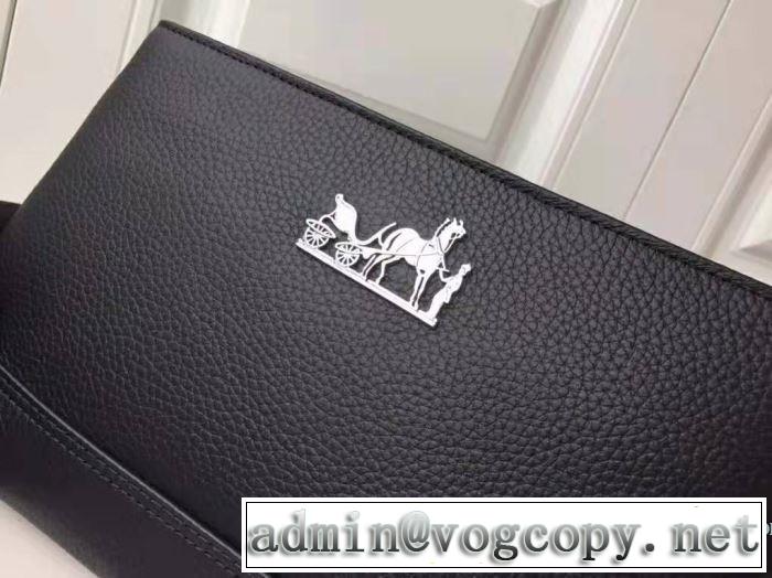 秋ファションのトレンド エルメス2019秋に注目したい  HERMES おしゃれさんはいち早く取り ポーチ 一番おしゃれ秋冬トレンド