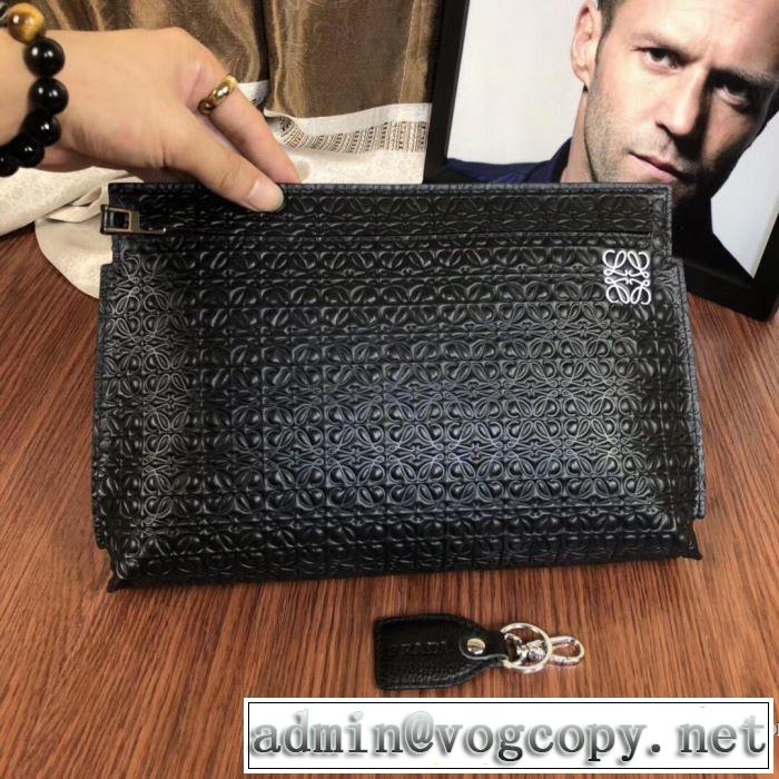 毎日はちょっとイイ秋冬新品 ロエベ LOEWE  ファッショントレンドを早速チェック ポーチ  2020秋冬流行ファション