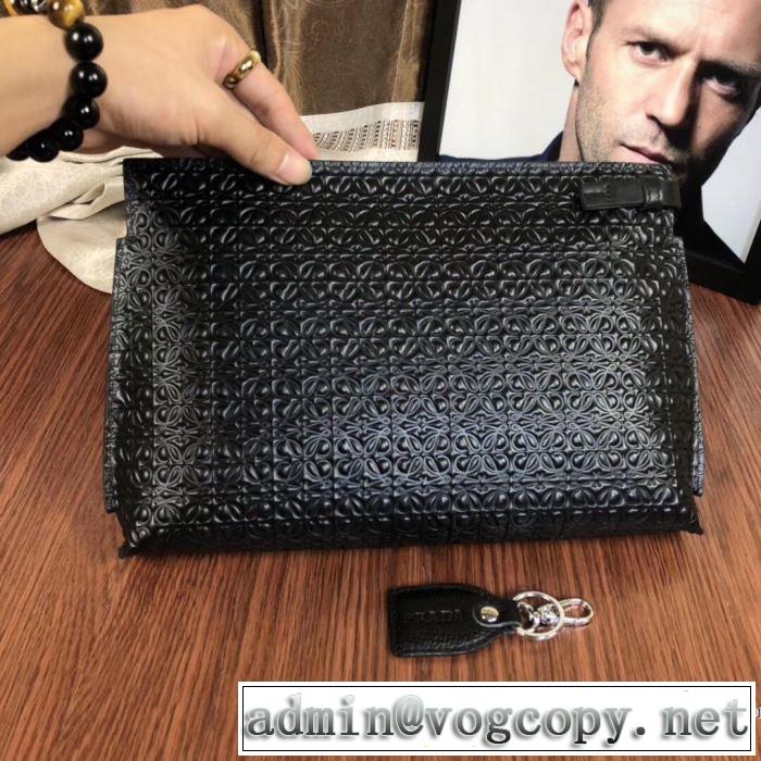 毎日はちょっとイイ秋冬新品 ロエベ LOEWE  ファッショントレンドを早速チェック ポーチ  2020秋冬流行ファション