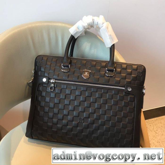 秋冬ファッションコーディネート ルイ ヴィトン人気ファッション雑誌でも掲載  LOUIS VUITTON ハンドバッグ 最重要！2019秋冬トレンド