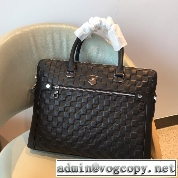 秋冬ファッションコーディネート ルイ ヴィトン人気ファッション雑誌でも掲載  LOUIS VUITTON ハンドバッグ 最重要！2019秋冬トレンド