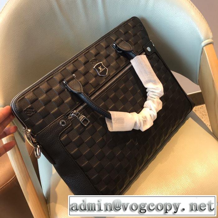 秋冬ファッションコーディネート ルイ ヴィトン人気ファッション雑誌でも掲載  LOUIS VUITTON ハンドバッグ 最重要！2019秋冬トレンド