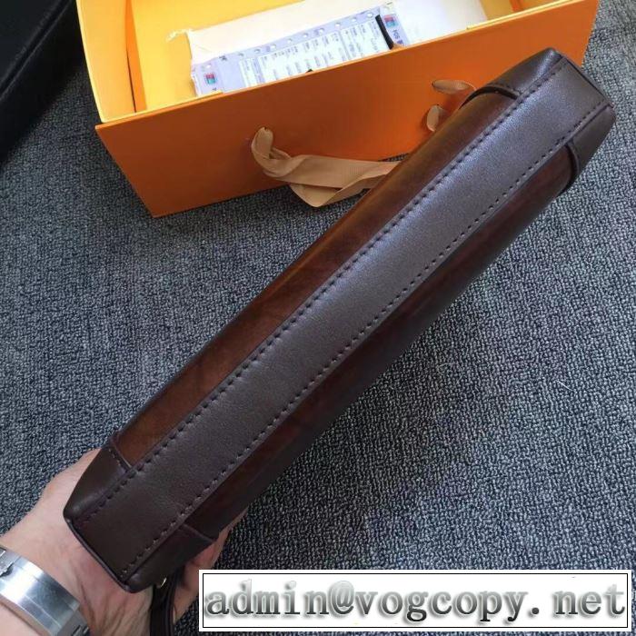 ポーチ   最新トレンドコーデおすすめ ルイ ヴィトン 2019-2020秋冬のファッション LOUIS VUITTON 機能性が良くブランド新品