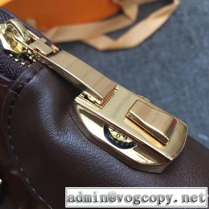 ポーチ   最新トレンドコーデおすすめ ルイ ヴィトン 2019-2020秋冬のファッション LOUIS VUITTON 機能性が良くブランド新品