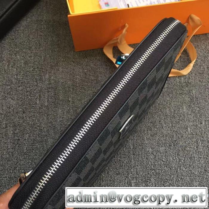 今季トレンド新作はこれ ルイ ヴィトン 秋冬に大注目のカラー LOUIS VUITTON カジュアルコーデオシャレ ポーチ もちろん相性抜群