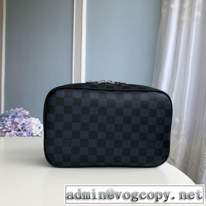 秋ファションのトレンド ルイ ヴィトン 一番おしゃれ秋冬トレンド LOUIS VUITTON 2019秋に注目したい ポーチ おしゃれさんはいち早く取り