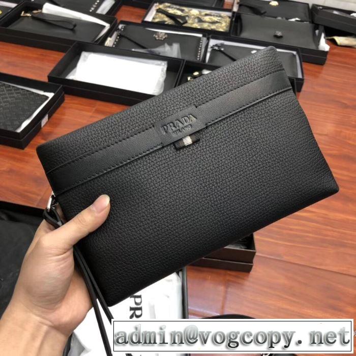 ポーチ オススメしたい最新注目ファション おしゃれな夏ファッション2019 プラダ PRADA