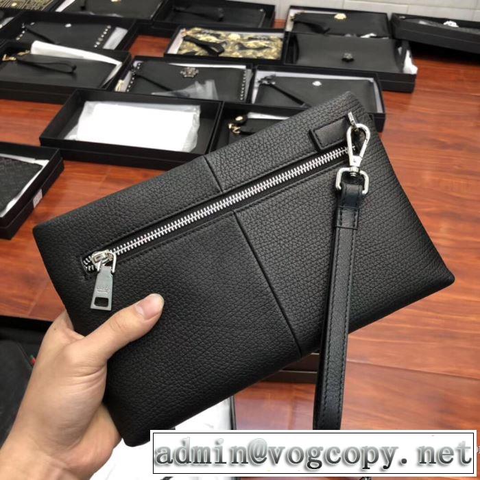 ポーチ オススメしたい最新注目ファション おしゃれな夏ファッション2019 プラダ PRADA