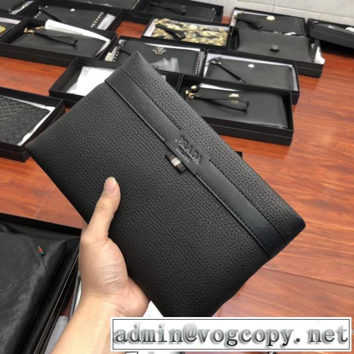 ポーチ オススメしたい最新注目ファション おしゃれな夏ファッション2019 プラダ PRADA