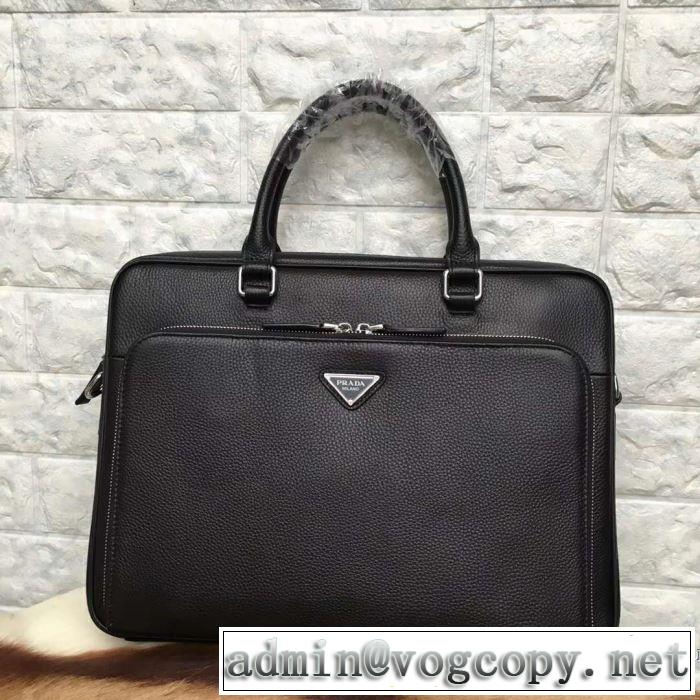ビジネスバッグ 大人カジュアル夏ファッション2019 春夏の流行りトップス プラダ PRADA