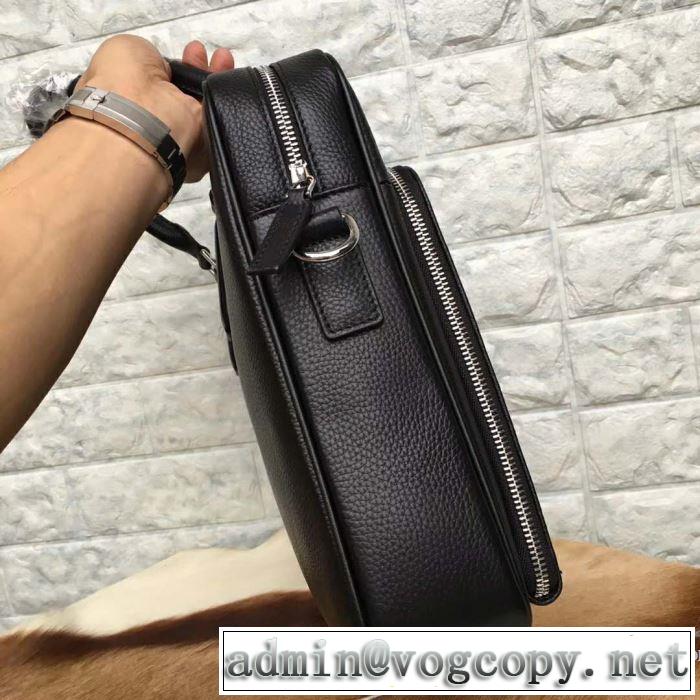 ビジネスバッグ 大人カジュアル夏ファッション2019 春夏の流行りトップス プラダ PRADA