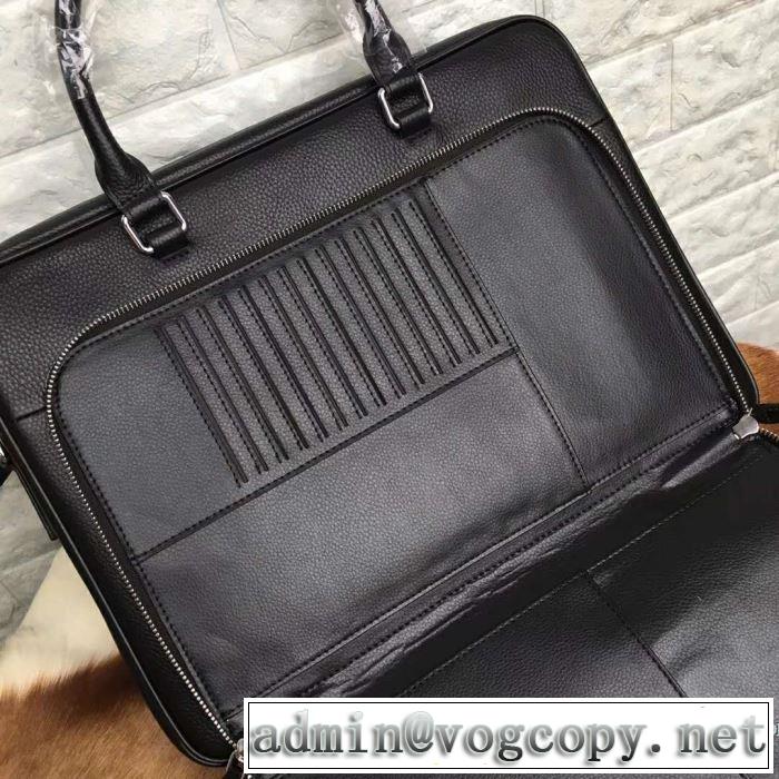 ビジネスバッグ 大人カジュアル夏ファッション2019 春夏の流行りトップス プラダ PRADA