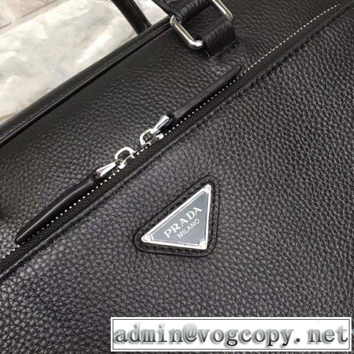 ビジネスバッグ 大人カジュアル夏ファッション2019 春夏の流行りトップス プラダ PRADA