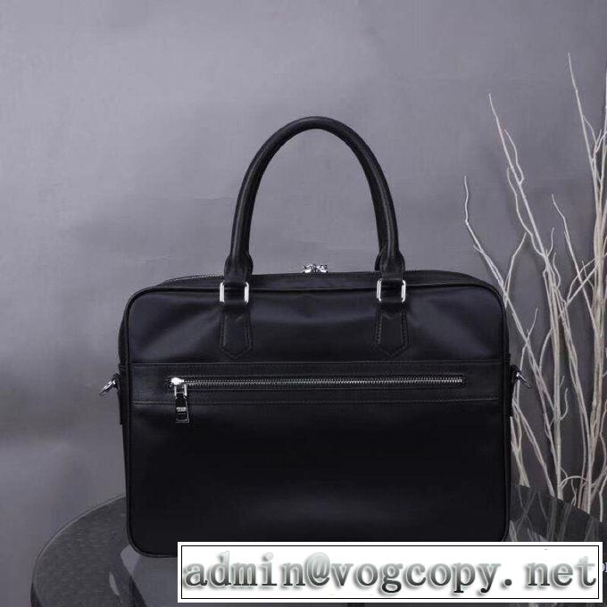 2019-20秋冬トレンドファッション プラダ PRADA 最新秋冬トレンドをチェック ハンドバッグ  秋冬流行りファション