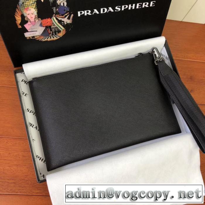 注目の秋ファッション一番 プラダ PRADA 2019秋冬トレンド押さえておきたい ポーチ  おしゃれに秋を迎えるために