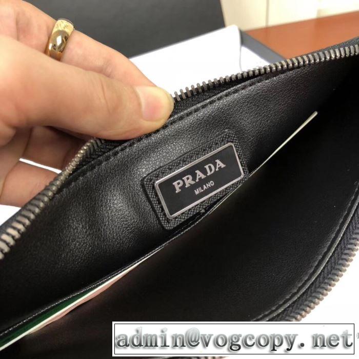 注目の秋ファッション一番 プラダ PRADA 2019秋冬トレンド押さえておきたい ポーチ  おしゃれに秋を迎えるために