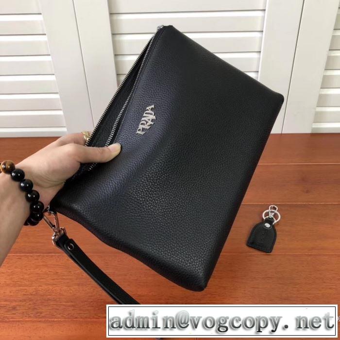 秋服コーデ2019年版 プラダ 大胆なチェックの人気トレンド PRADA 秋にはやる最新作を先取り ポーチ さわやかに新品おすすめ