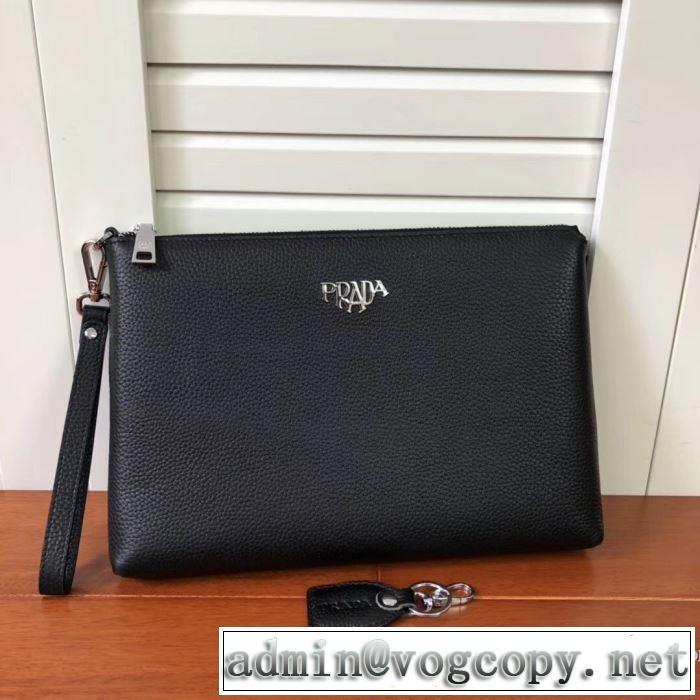 秋服コーデ2019年版 プラダ 大胆なチェックの人気トレンド PRADA 秋にはやる最新作を先取り ポーチ さわやかに新品おすすめ
