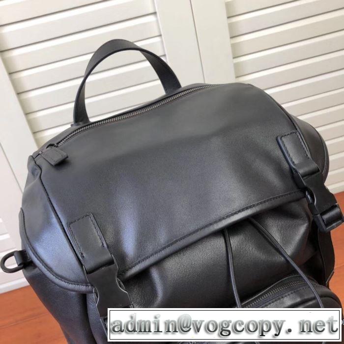人気ファッション雑誌でも掲載 プラダ 最新トレンドコーデおすすめ  PRADA 最重要！2019秋冬トレンド リュック