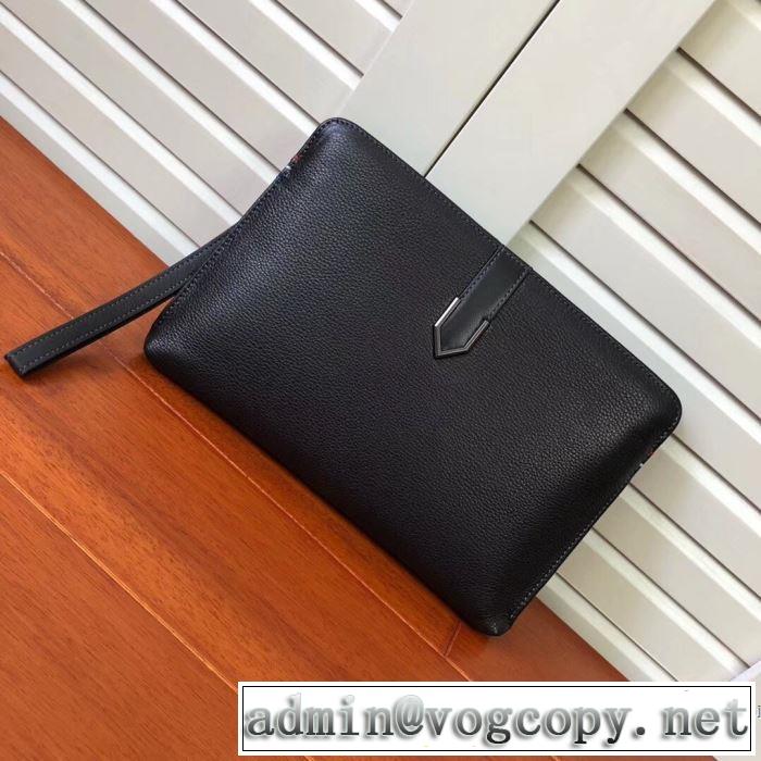 PRADA 機能性が良くブランド新品 プラダ 2019-2020秋冬のファッション 今季トレンド新作はこれ ポーチ 秋冬に大注目のカラー