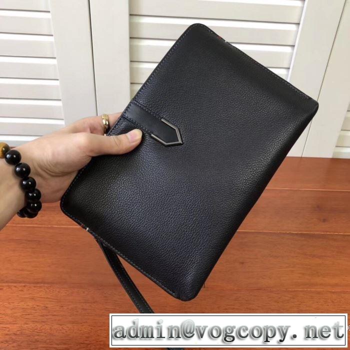 PRADA 機能性が良くブランド新品 プラダ 2019-2020秋冬のファッション 今季トレンド新作はこれ ポーチ 秋冬に大注目のカラー