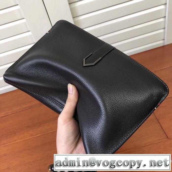 PRADA 機能性が良くブランド新品 プラダ 2019-2020秋冬のファッション 今季トレンド新作はこれ ポーチ 秋冬に大注目のカラー