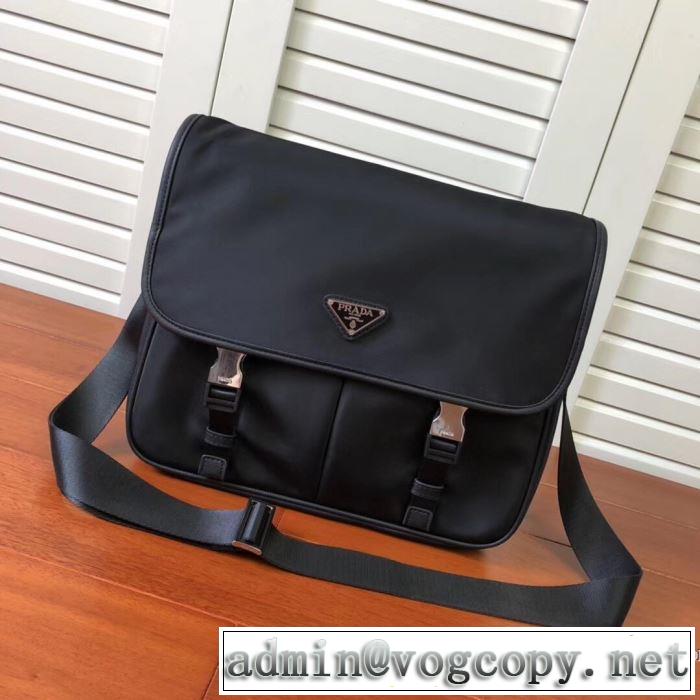 カジュアルコーデオシャレ プラダ PRADA 速報！2019年秋ファッショントレンド ショルダーバッグ 優しい色味がかわいい