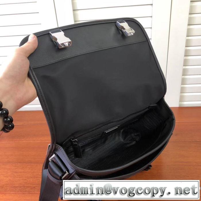カジュアルコーデオシャレ プラダ PRADA 速報！2019年秋ファッショントレンド ショルダーバッグ 優しい色味がかわいい