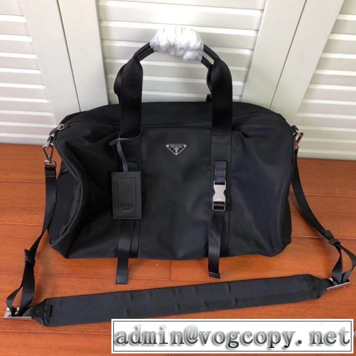 スーツケース 秋冬コーデと相性がいい プラダおしゃれなファッションコーデ  PRADA 2019トレンド秋冬おすすめ安い