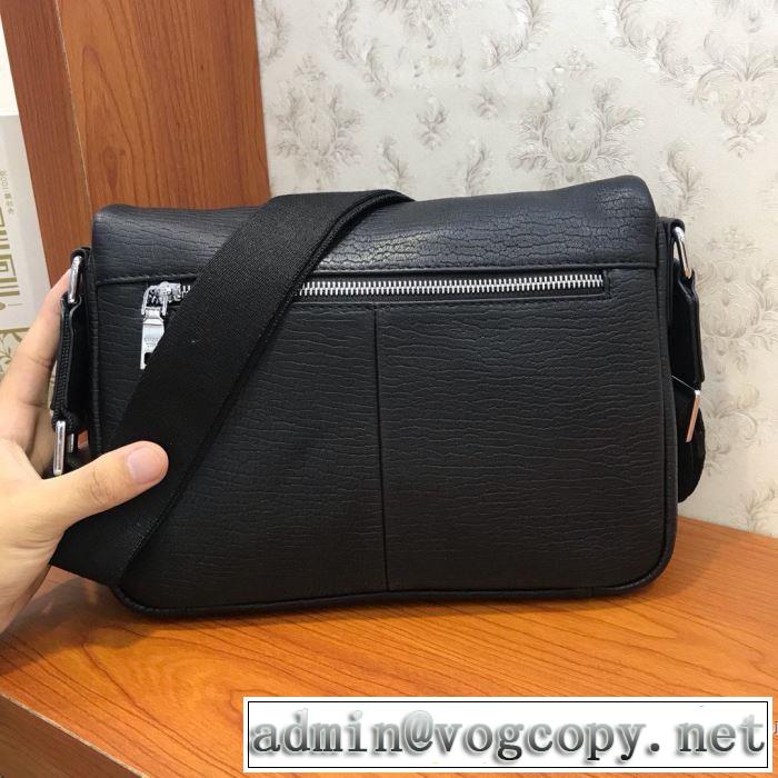 ショルダーバッグ  今年らしい新しい人気色 プラダ 【2019秋冬】今きてる最先端ブランド PRADA 現在流行中のおすすめ人気