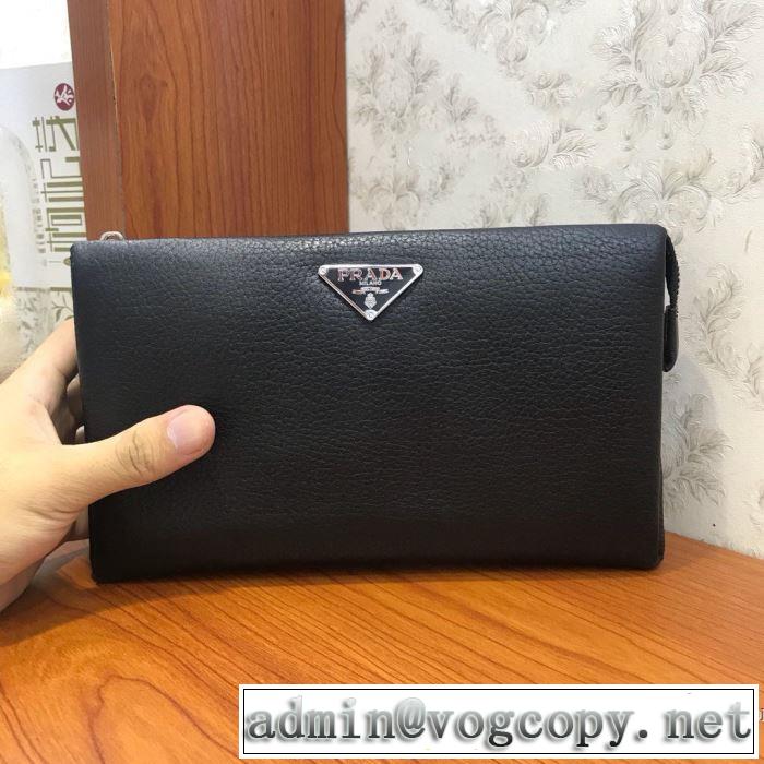 プラダ おススメの秋冬アイテムをCHECK  PRADA 2019トレンドファッション新品 ポーチ 今季トレンドをうまく取り