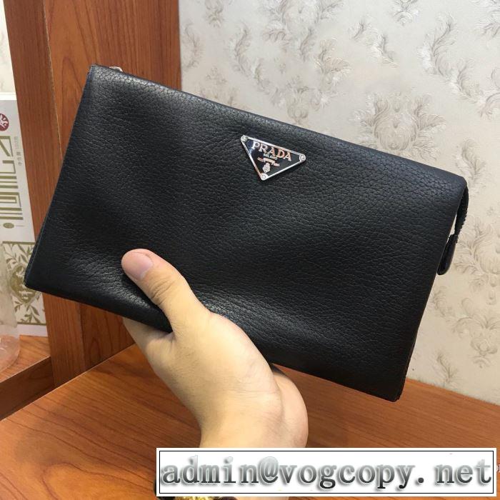 プラダ おススメの秋冬アイテムをCHECK  PRADA 2019トレンドファッション新品 ポーチ 今季トレンドをうまく取り