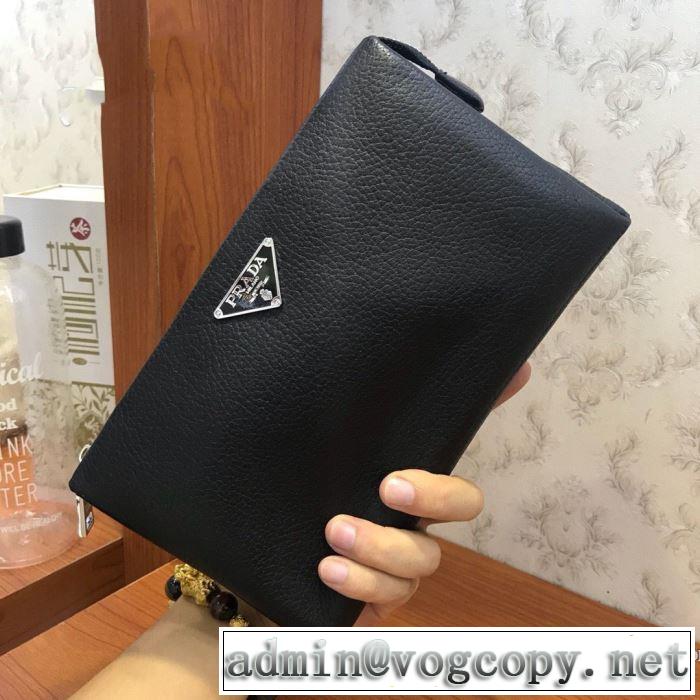 プラダ おススメの秋冬アイテムをCHECK  PRADA 2019トレンドファッション新品 ポーチ 今季トレンドをうまく取り